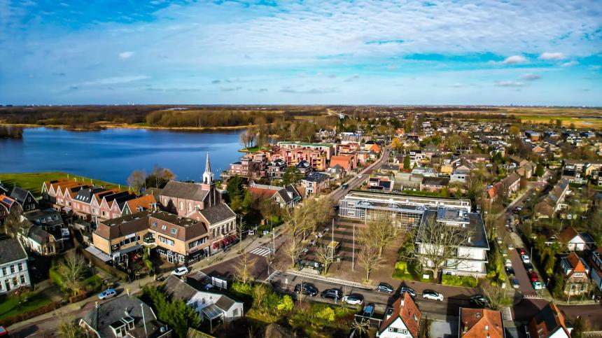 Landsmeer luchtfoto gemeentehuis