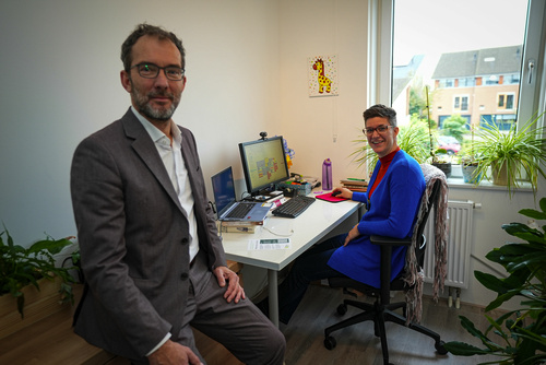 Niels Bonenkamp op bezoek bij ondernemer Manon Faijdherbe